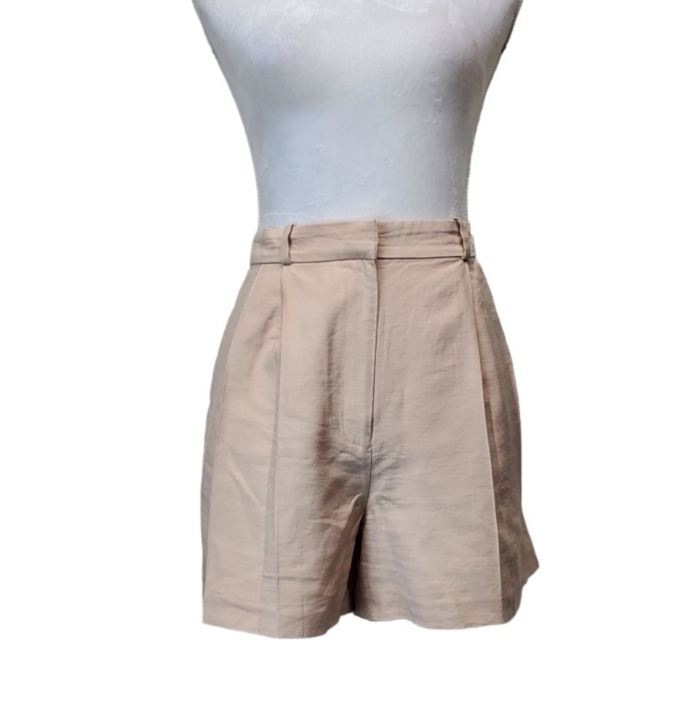WAYF Beige Walking Shorts Size Medium